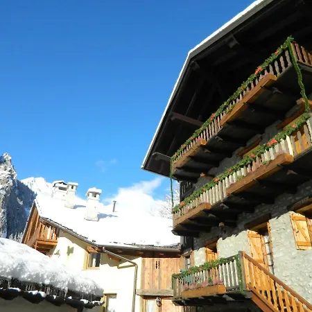 Cav Emile Rey Aparthotel 3*